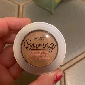 Benefit industrial strength concealer